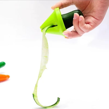 Revolutionary Kitchen Rotating Shredder & Spiral Peeler - Manual Vegetable Slicer for Effortless Grating of Fruits, Potatoes, and Radishes!